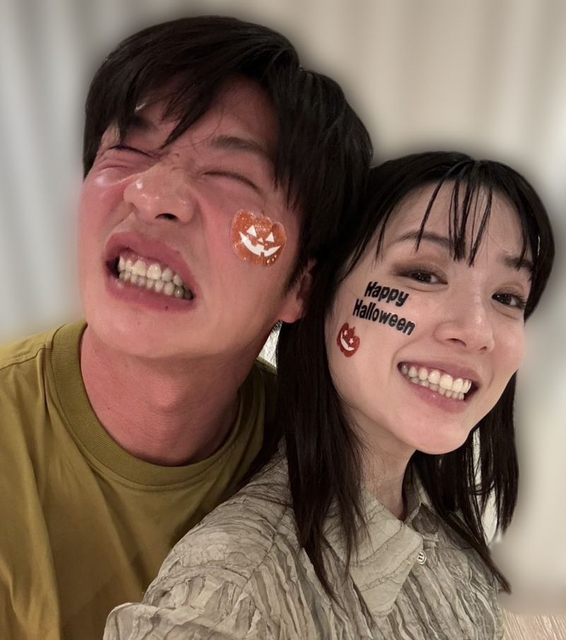永野芽郁さんと田中圭さんの写真